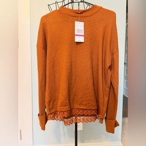NWT BURNT ORANGE LIGHT WEIGHT SWEATER! Size L
